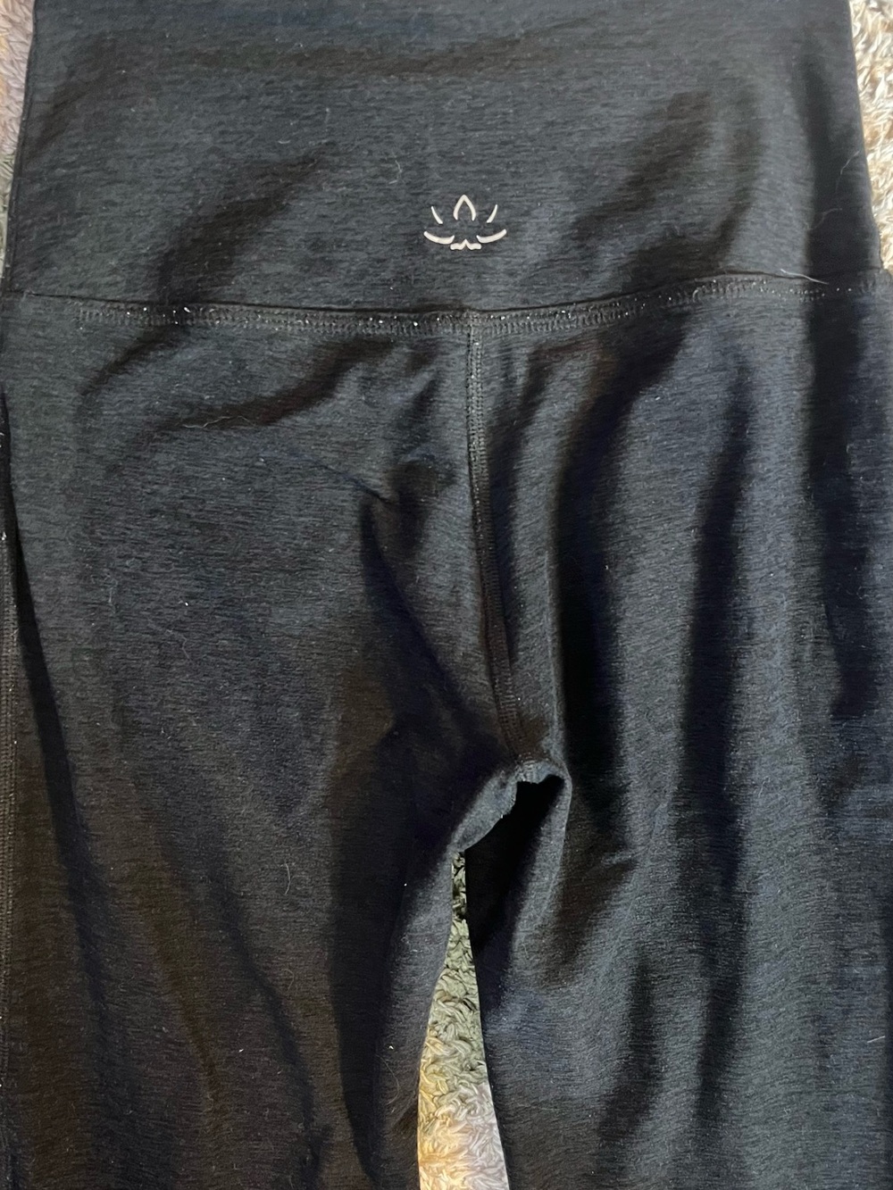 Beyond Yoga Black High-Rise Leggings - Picture 4 of 4